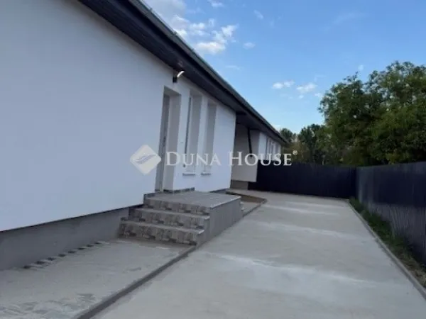 Eladó ház Dánszentmiklós 60 nm