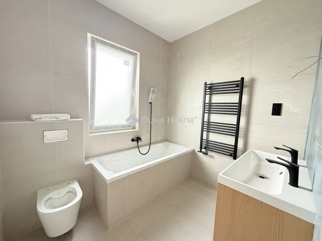 Eladó ház Pécel 166 nm