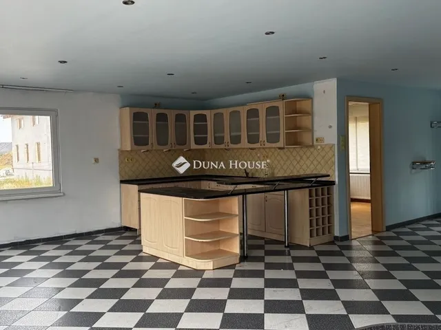 Eladó ház Nagytarcsa 193 nm