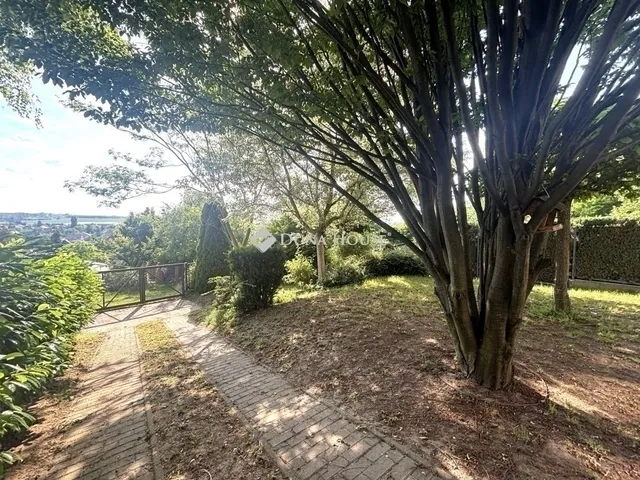 Eladó ház Pécel 203 nm