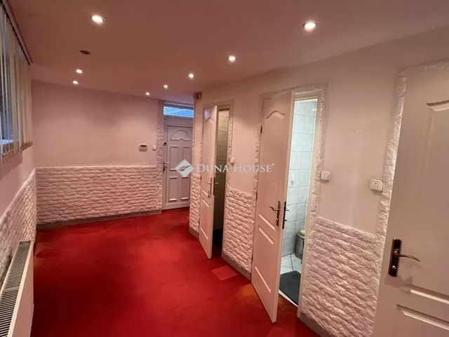 Eladó ház Budapest XVI. kerület 317 nm