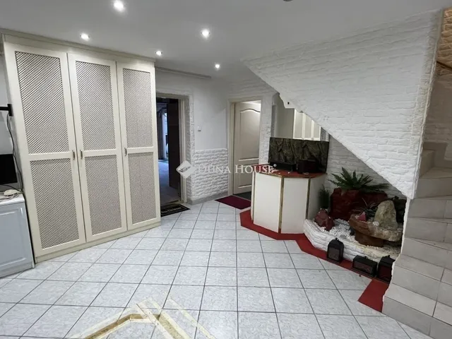 Eladó ház Budapest XVI. kerület 317 nm