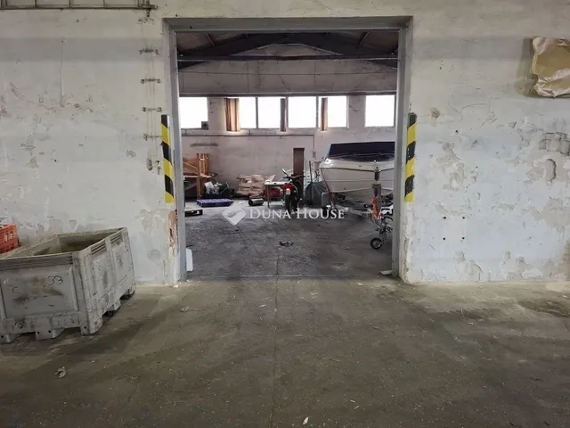 Eladó kereskedelmi és ipari ingatlan Pécel 950 nm