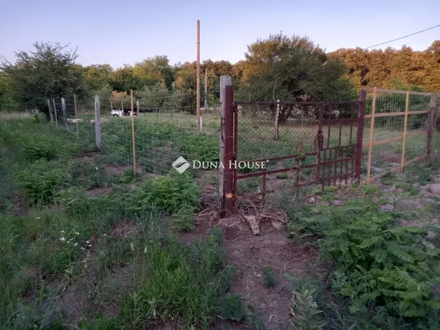 Eladó telek Isaszeg 698 nm