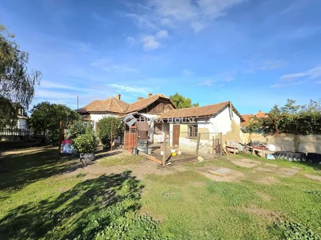 Eladó ház Kenderes 90 nm