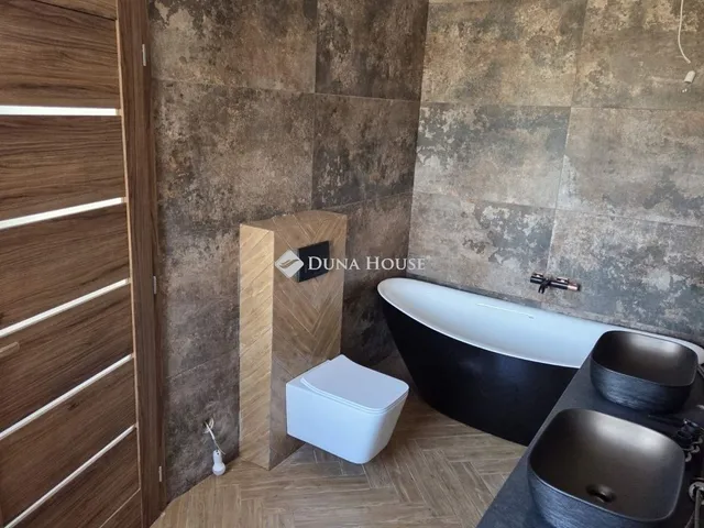 Eladó ház Mogyoród 198 nm