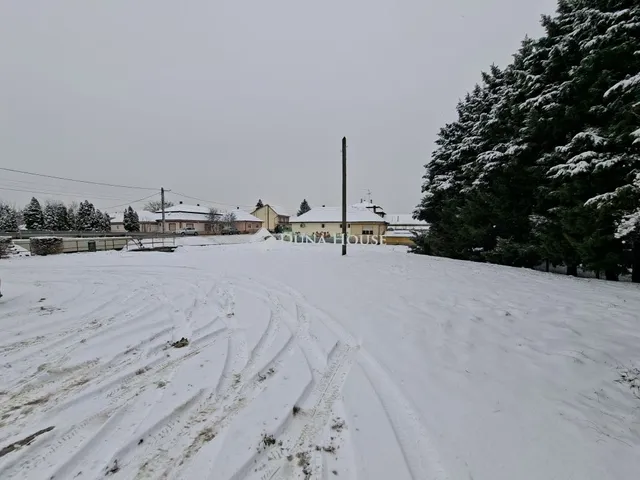 Eladó telek Dány 820 nm