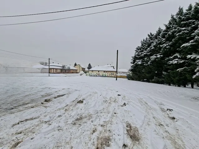 Eladó telek Dány 820 nm