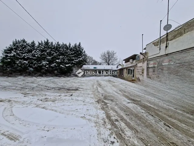 Eladó telek Dány 820 nm