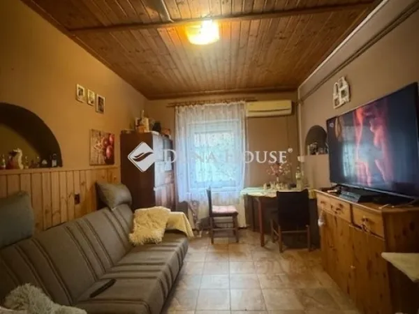 Eladó ház Úri 58 nm