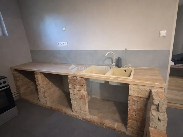 Eladó ház Úri 70 nm