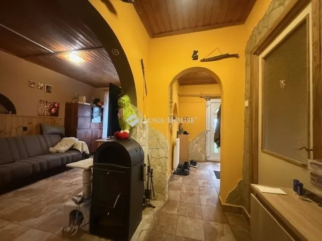 Eladó ház Úri 58 nm