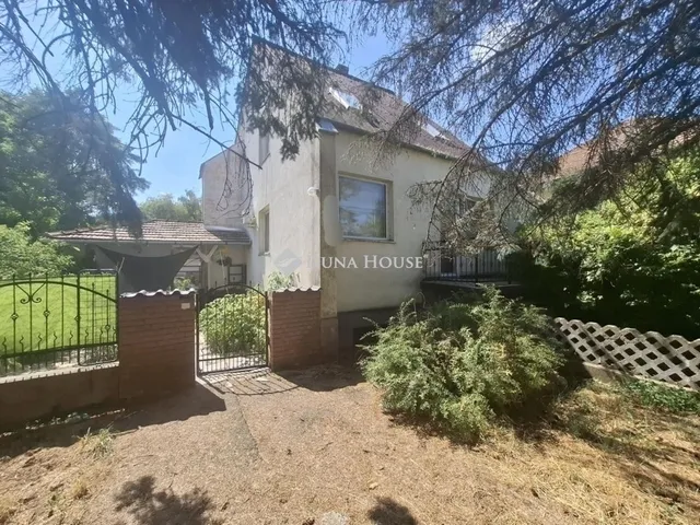 Eladó ház Úri 386 nm