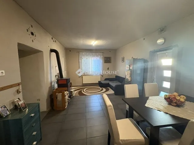 Eladó ház Úri 70 nm