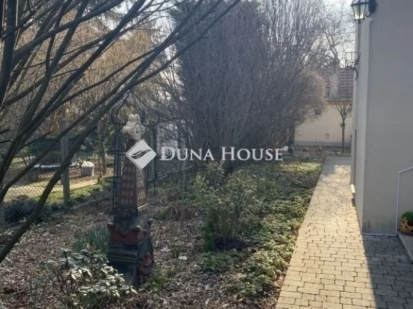 Eladó ház Budapest XVI. kerület 250 nm