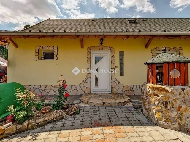 Eladó ház Mende 170 nm
