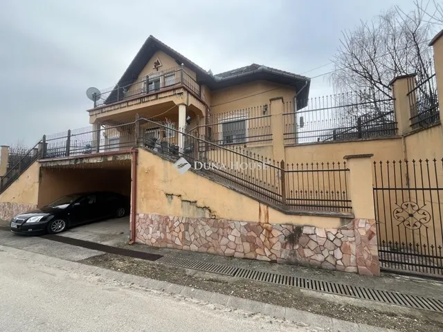 Eladó ház Úri 279 nm