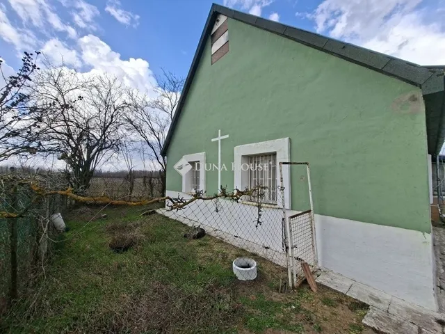 Eladó mezőgazdasági ingatlan Tápiószecső 100 nm