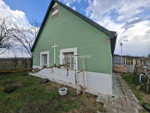 Eladó mezőgazdasági ingatlan Tápiószecső 100 nm