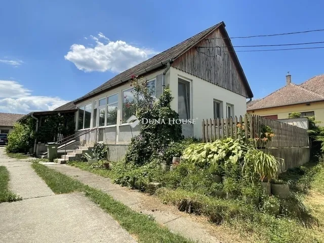 Eladó ház Domony 153 nm