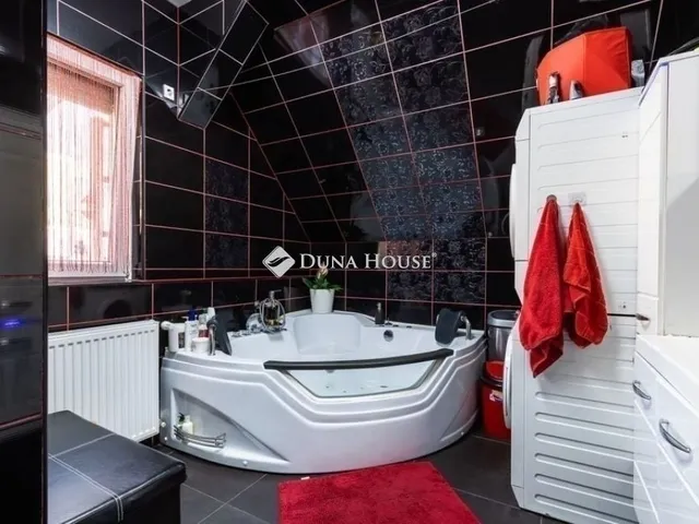 Eladó ház Gyömrő 278 nm