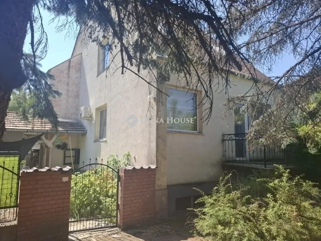 Eladó ház Úri 386 nm