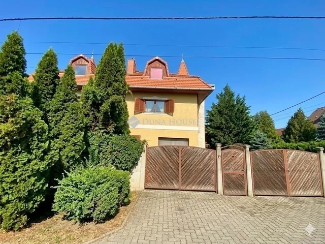 Eladó ház Budapest XVI. kerület 222 nm