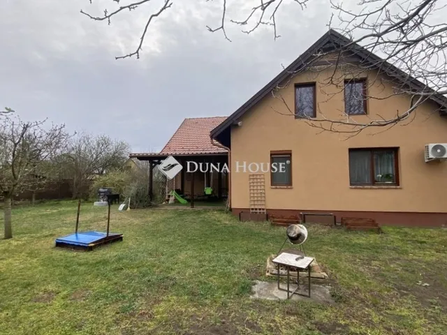 Eladó ház Tápióbicske 160 nm