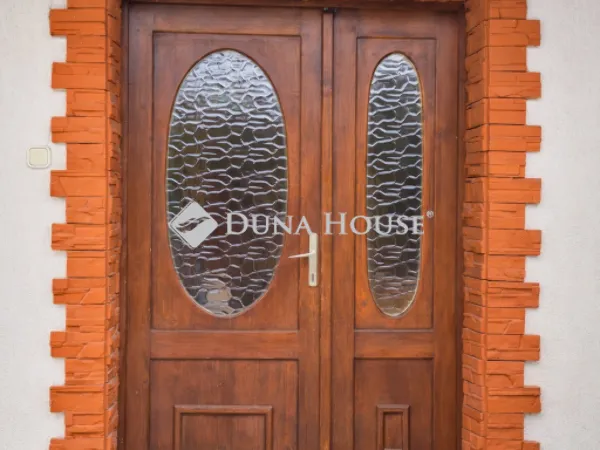 Eladó ház Csomád 253 nm