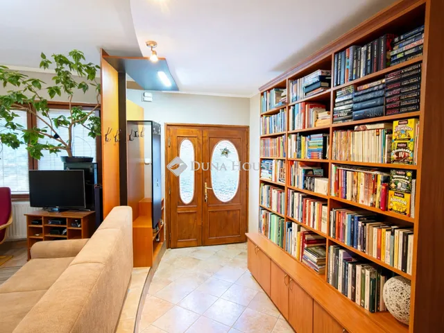 Eladó ház Csomád 253 nm