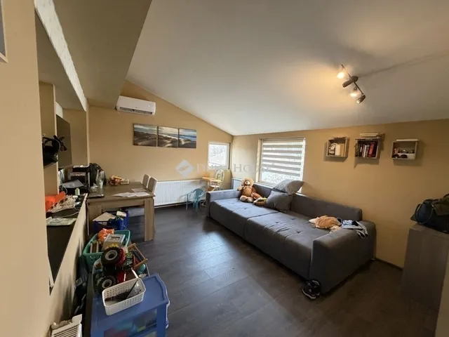 Eladó ház Tápiószecső 240 nm