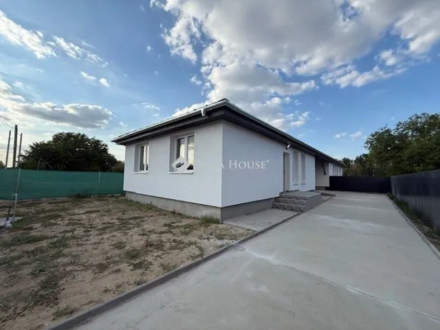 Eladó ház Dánszentmiklós 60 nm