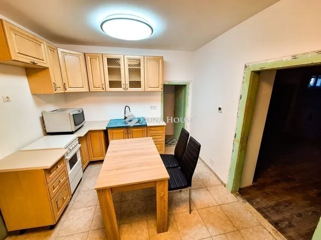 Eladó ház Vasad 300 nm