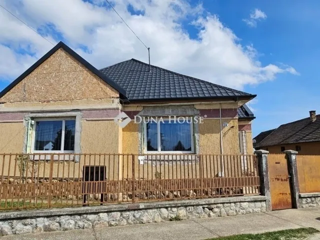 Eladó ház Tápiószecső 140 nm