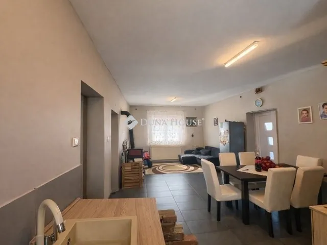 Eladó ház Úri 70 nm