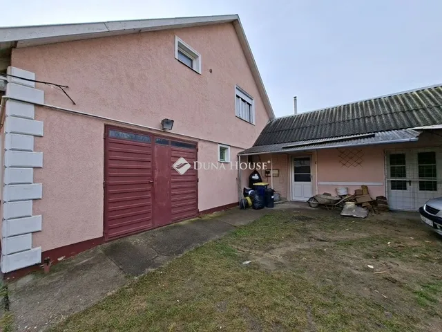 Eladó ház Tápiószecső 242 nm