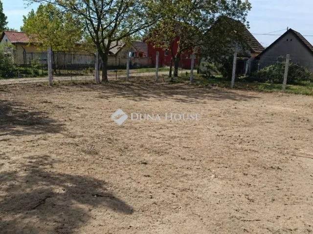 Eladó mezőgazdasági ingatlan Monor 45 nm