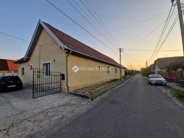 Eladó ház Aszód 166 nm