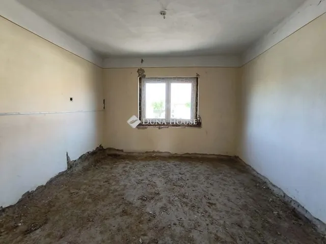 Eladó ház Domony 82 nm