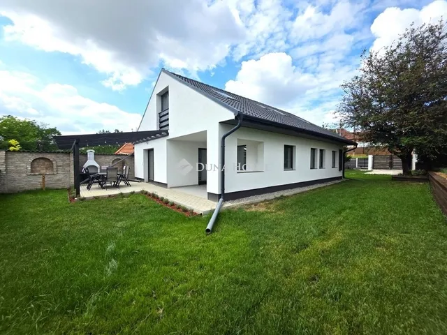 Eladó ház Úri 112 nm