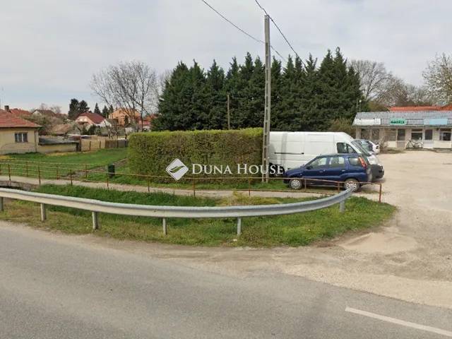 Eladó telek Dány 820 nm