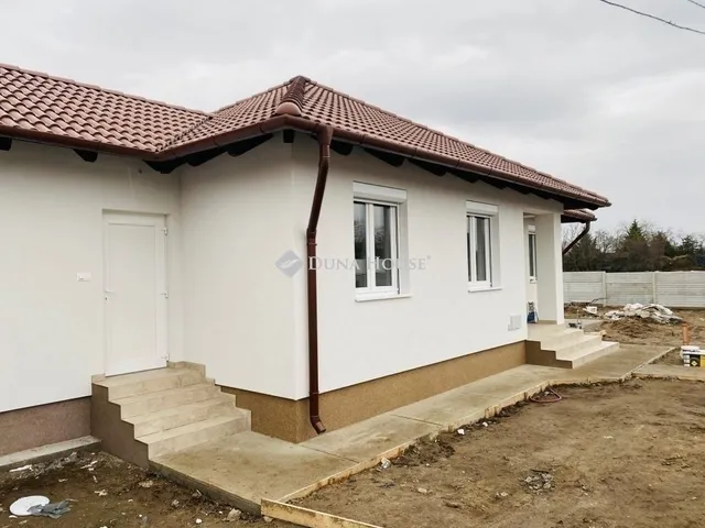 Eladó ház Monor 76 nm