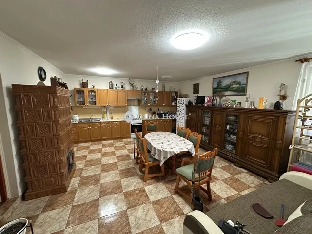 Eladó ház Örkény 185 nm