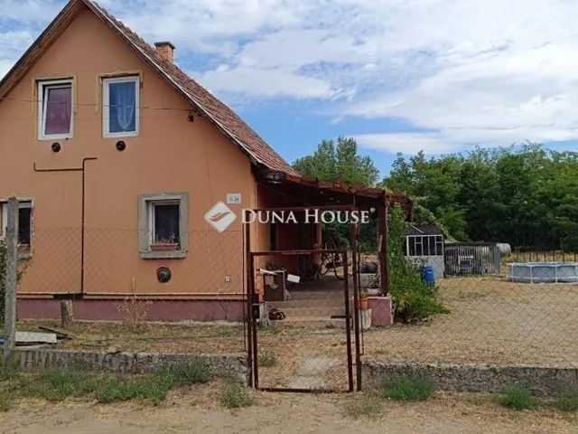 Eladó ház Szentmártonkáta 87 nm