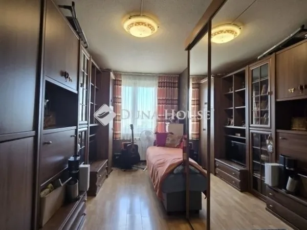 Eladó lakás Budapest XXI. kerület 70 nm
