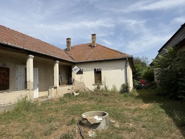 Eladó ház Tápiószecső 200 nm