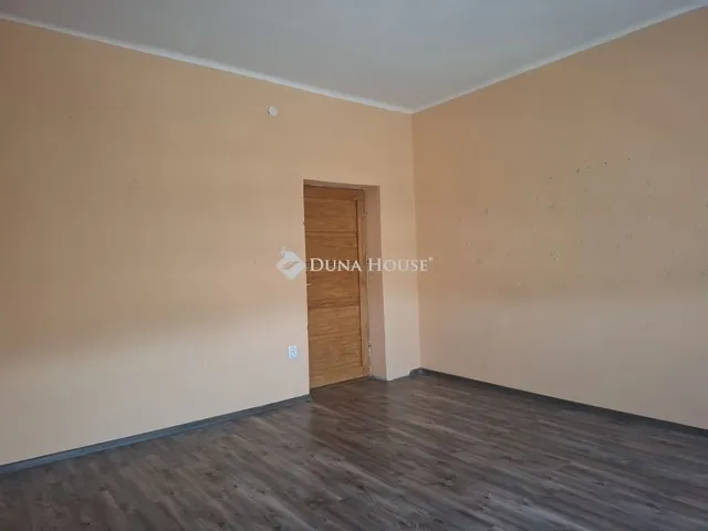 Eladó ház Dány 177 nm