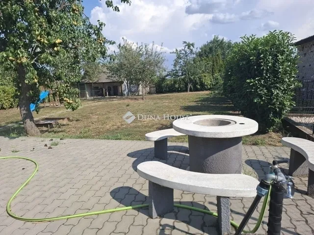 Eladó ház Dány 177 nm
