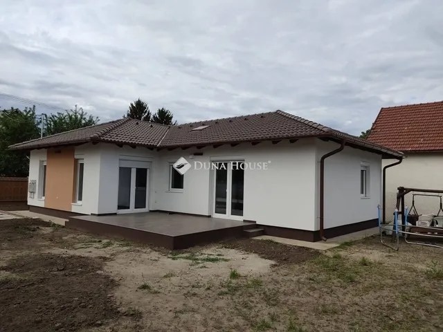 Eladó ház Üllő 105 nm