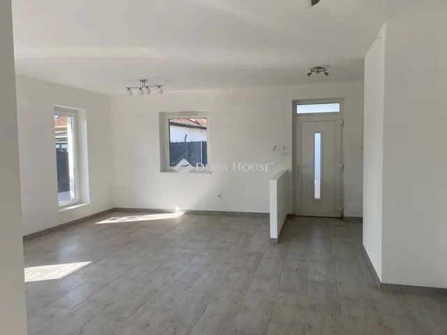 Eladó ház Üllő 105 nm